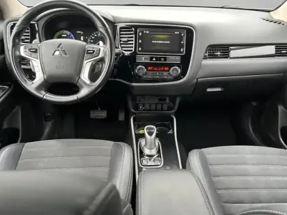 Photo 9 Mitsubishi Outlander  PHEV Twin Motor Invite 4WD