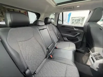 Photo 13 Volkswagen Tiguan  1.5 eTSI 130ch VW Edition DSG7