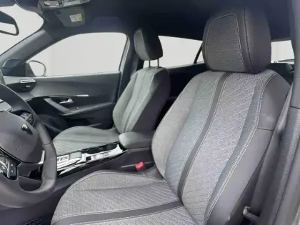 Photo 10 Peugeot 2008  1.2 Hybrid 145ch Allure e-DCS6