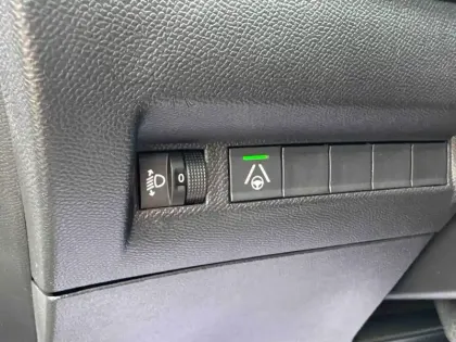 Photo 14 Peugeot 2008  1.2 Hybrid 145ch Allure e-DCS6