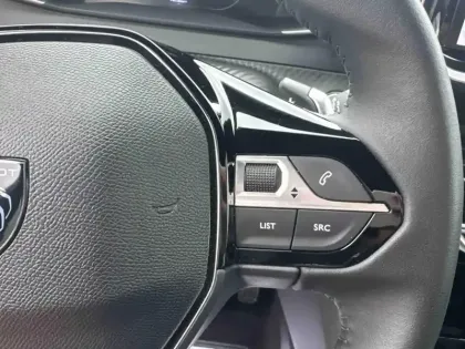 Photo 13 Peugeot 2008  1.2 Hybrid 145ch Allure e-DCS6