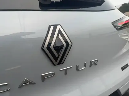 Photo 10 Renault Captur  E-Tech full hybrid 160 ch