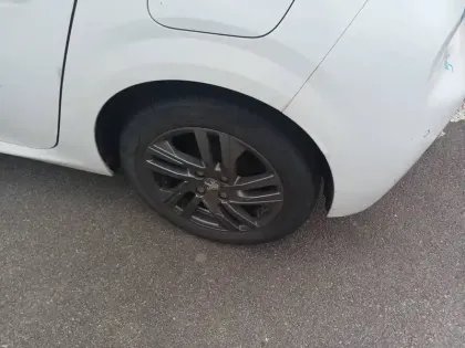 Photo 6 Peugeot 208  PureTech 100 S&S BVM6
