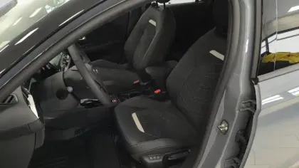 Photo 11 Opel Corsa  1.2 Turbo Hybrid 145 ch Autom