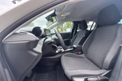 Photo 8 Peugeot 208  Electrique 50 kWh 136ch