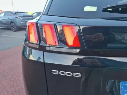 Photo 16 Peugeot 3008  PureTech 130ch S&S EAT8