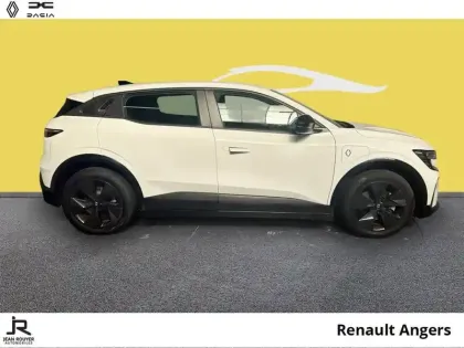 Photo 13 Renault Megane  E-Tech Electric 130ch Equilibre autonomie urbaine -24