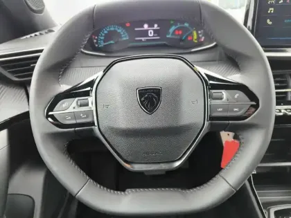 Photo 8 Peugeot 2008  Hybrid 110 ch e-DCS6