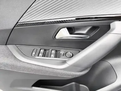 Photo 19 Peugeot 2008  Hybrid 110 ch e-DCS6