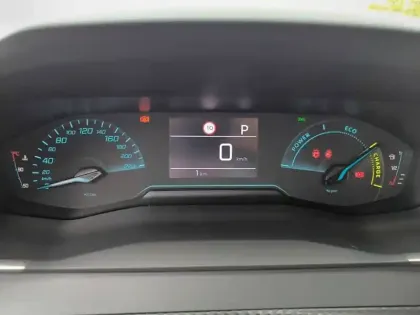 Photo 9 Peugeot 2008  Hybrid 110 ch e-DCS6