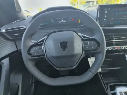 Photo 8 Peugeot 2008  Hybrid 110 ch e-DCS6