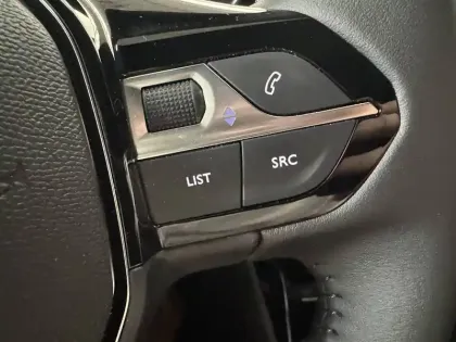 Photo 11 Peugeot 2008  Hybrid 145 ch e-DCS6