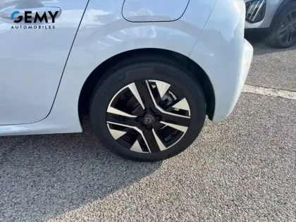 Photo 10 Peugeot 208  Hybrid 110 ch e-DCS6