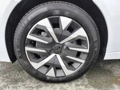 Photo 12 Peugeot 208  Hybrid 110 ch e-DCS6