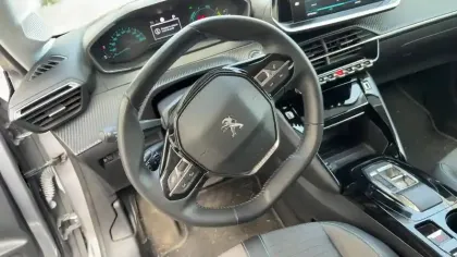 Photo 8 Peugeot 208  Electrique 50 kWh 136ch