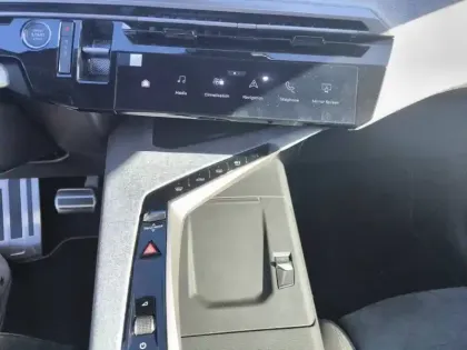 Photo 18 Peugeot 3008  Electrique 210 ch 73 kWh