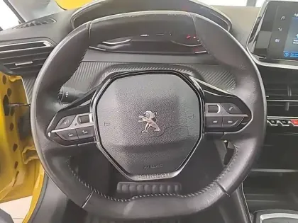 Photo 13 Peugeot 208  PureTech 75 S&S BVM5