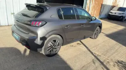 Photo 19 Peugeot 208  PureTech 100 S&S EAT8