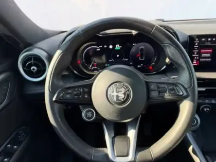 Photo 10 Alfa Romeo Tonale  1.5 Hybrid 130 ch TCT7