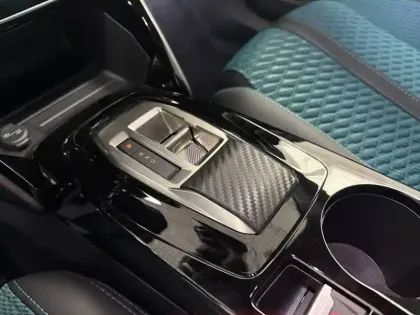 Photo 21 Peugeot 2008  Hybrid 145 ch e-DCS6