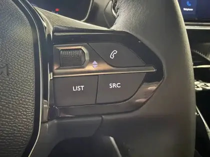 Photo 29 Peugeot 2008  Hybrid 145 ch e-DCS6