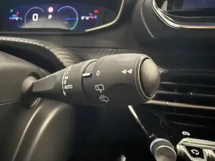 Photo 31 Peugeot 2008  Hybrid 145 ch e-DCS6