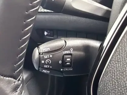 Photo 32 Peugeot 2008  Hybrid 145 ch e-DCS6