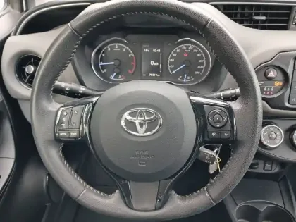 Photo 8 Toyota Yaris  Pro 70 VVT-i