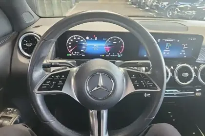 Photo 23 Mercedes GLB  200 d 8G-DCT