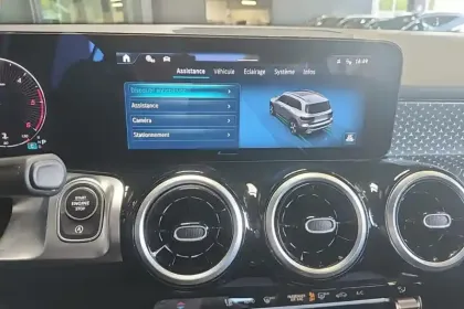 Photo 32 Mercedes GLB  200 d 8G-DCT