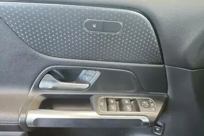 Photo 35 Mercedes GLB  200 d 8G-DCT