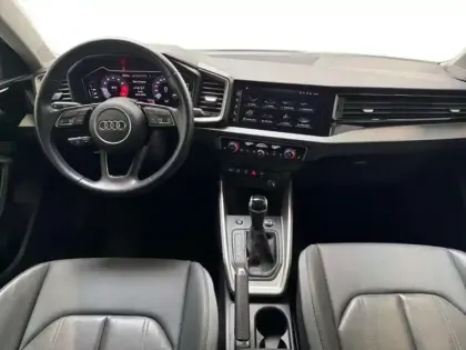 Photo 7 Audi A1 30 TFSI 110 ch S tronic 7 Design Luxe