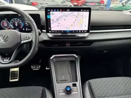 Photo 9 Volkswagen T-roc 1.5 eTSI Hybrid 150 ch DSG7 R-Line