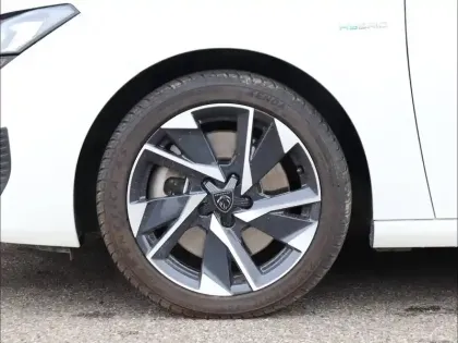 Photo 8 Peugeot 308  PHEV 180ch Allure Pack e-EAT8