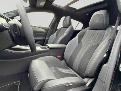 Photo 10 Peugeot 408  Nouvelle Hybrid 145 GT Exclusive BVA / TOIT OUVRANT / FOCAL / ALCANTARA
