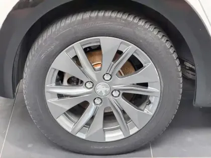 Photo 10 Peugeot 208  e- 136ch Style