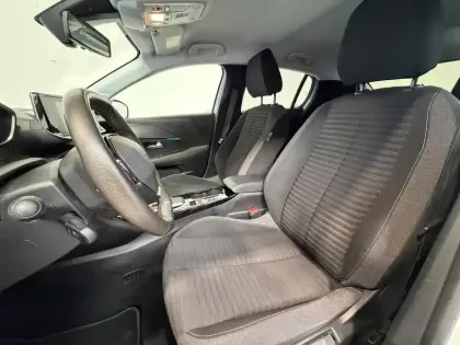 Photo 8 Peugeot 208  e- 136ch Style