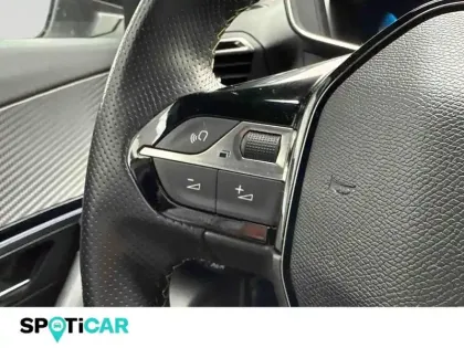 Photo 13 Peugeot 2008  e- 136ch GT