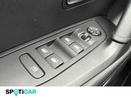 Photo 14 Peugeot 2008  e- 136ch GT