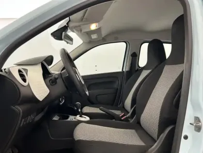 Photo 8 Renault Twingo III E-Tech Authentic 5p