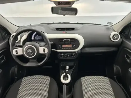 Photo 25 Renault Twingo III E-Tech Authentic 5p