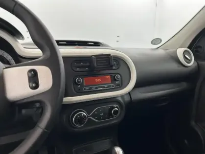 Photo 11 Renault Twingo III E-Tech Authentic 5p