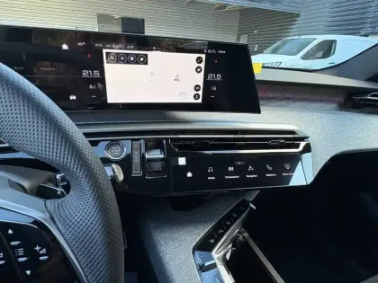 Photo 17 Peugeot 3008  Electrique 210 ch 73 kWh