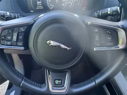 Photo 63 Jaguar F-Pace 2.0 D - 180 CH  AWD BVA8