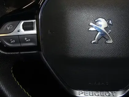 Photo 12 Peugeot 208  e- 136ch GT