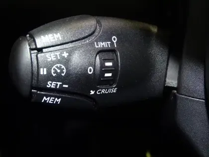 Photo 14 Peugeot 208  e- 136ch GT