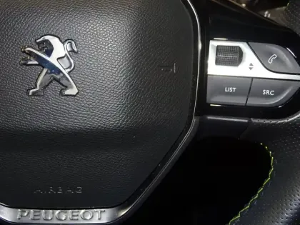 Photo 13 Peugeot 208  e- 136ch GT