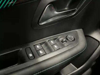 Photo 8 Peugeot 208  1.2 PureTech 100ch S&S Allure Pack EAT8