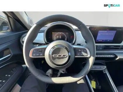 Photo 12 Fiat 600  1.2 Hybrid Turbo 145ch Pop eDCT6 Step 2