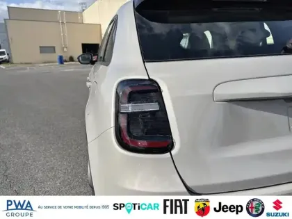 Photo 11 Fiat 600  1.2 Hybrid Turbo 110ch Icône eDCT6 GARANTIE 8 ANS CONSTRUCTEUR